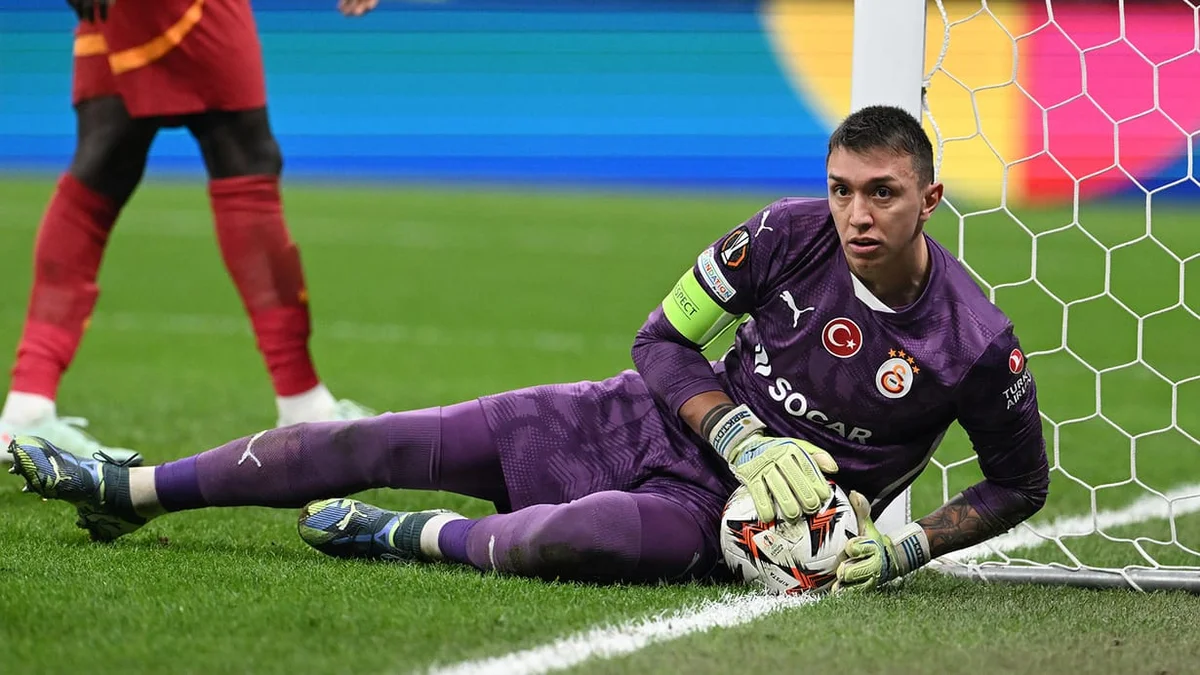 Muslera fitə basıldı və artıq bitdi dedi