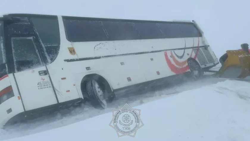 Sərnişin avtobusu aşıb, yaralılar var