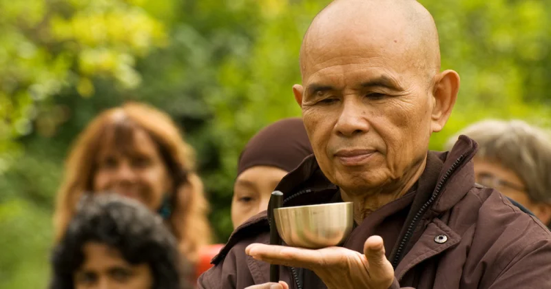 Sevdiyini anlayanda onu artıq incitmirsən... Vyetnamlı zen rahibdən aforizmlər