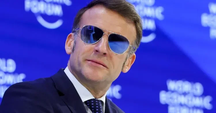 Makronun lüks eynəklərinin istehsalçısının saytı sifariş axınına tab gətirmədi