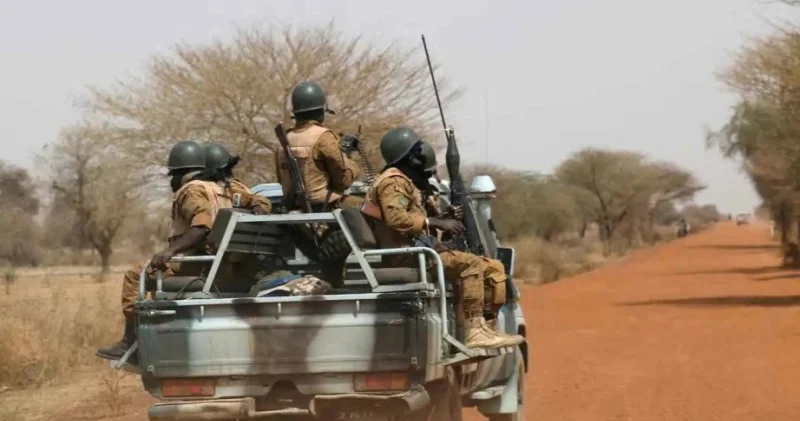 Bu ölkədə silahlılar 11 polisi öldürdü