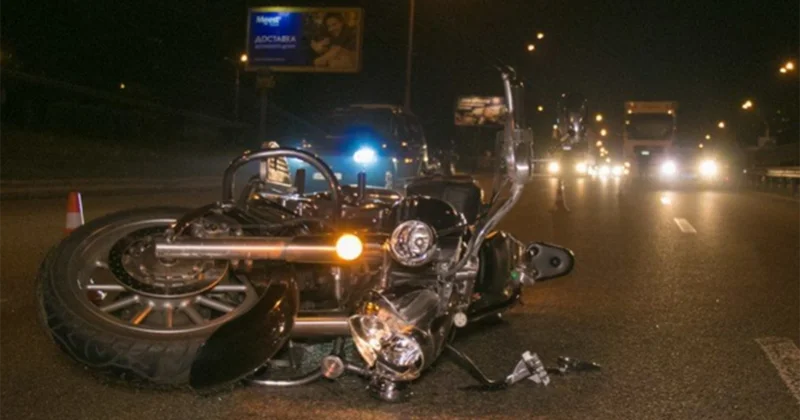 Motosiklet avtomobillə toqquşdu 19 yaşlı oğlan öldü