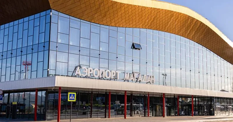 Самолет с сотнями пассажиров выкатился за пределы взлетно посадочной полосы в России