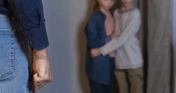 В России осудили родственника, насиловавшего двух малолетних сестёр и снимавшего видео для взрослых