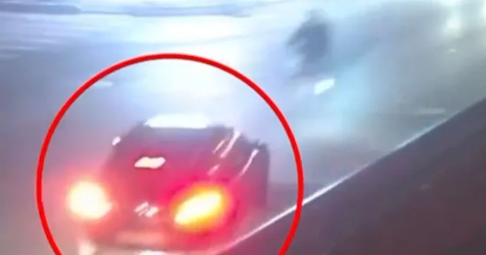 Öz yoluyla gedən motosiklet sürücüsünü maşın vurub öldürdü REAL VİDEO