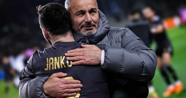 Şekspir qəhrəmanlarının heç vaxt bacarmadığı cür gedən Qurban Qurbanov futbolumuzda ən yeni tarix yazılmağa yaxındır