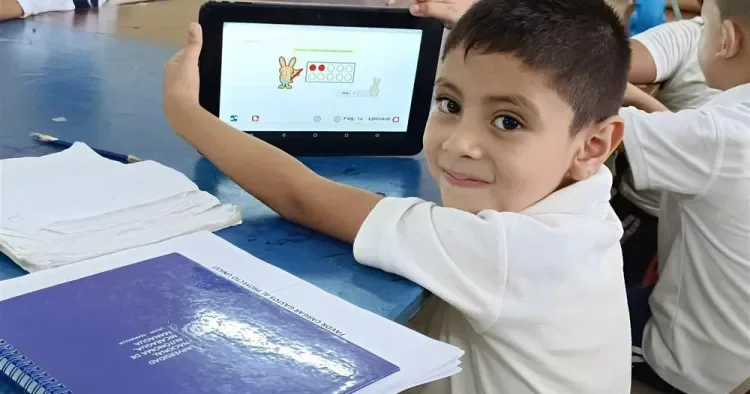 Elektron dərslik sisteminə başlanılacaq Ekspert yeniliyin əhəmiyyətindən və risklərdən DANIŞDI