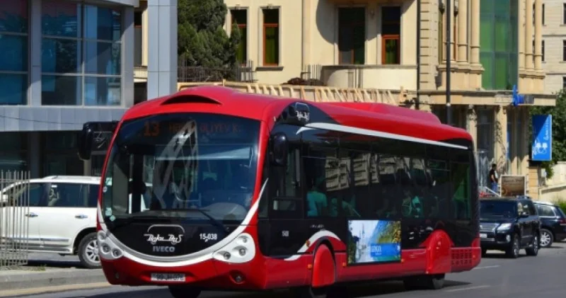 Gəncədə qadını Baku Busın avtobusu vurdu