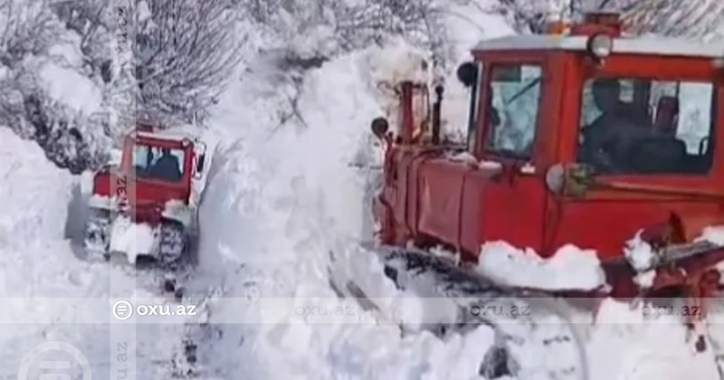 Güclü qar Lerikdə 18 kəndi birləşdirən yolda hərəkəti iflic etdi