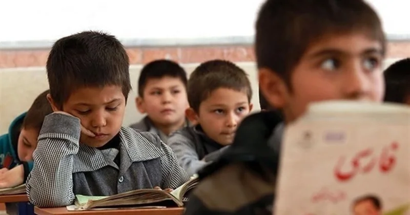 Təbrizin əsas prospektində dövlət məktəbləri bağlanıb