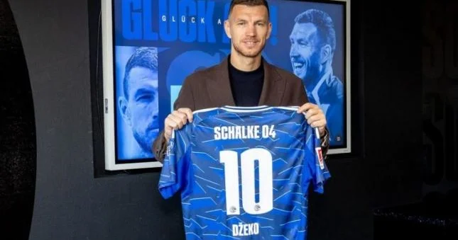 Almaniya klubu 39 yaşlı hücumçu ilə anlaşdı