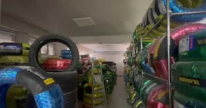 Нелегальный склад автомобильных шин обнаружен в жилом доме в Баку