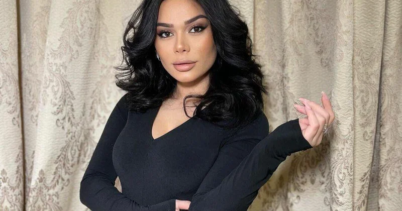 Aysun atasına QOVUŞDU FOTOları