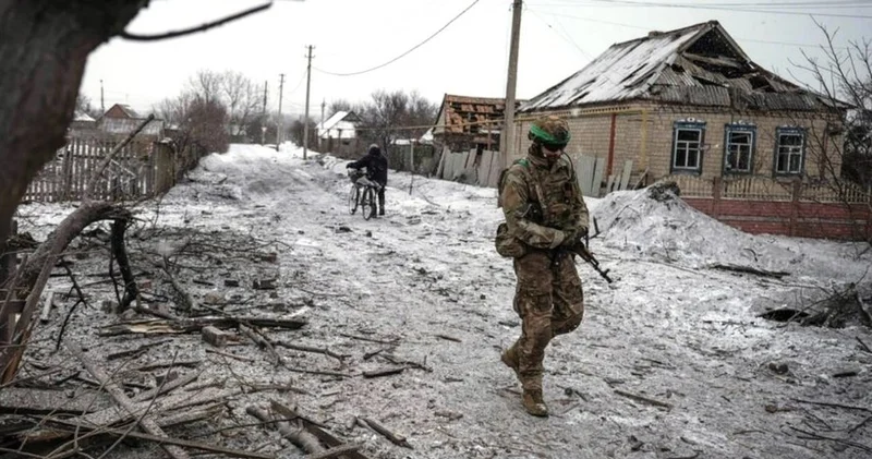 Ukrayna döyüşçüləri bir kəndi işğalçılardan təmizlədi... Rusların yeni tiöli dronu məhv edildi... FOTO