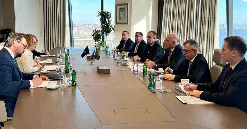 Амирбеков и Шекеринская провели встречу по вопросам сотрудничества Азербайджана с НАТО Minval Politika