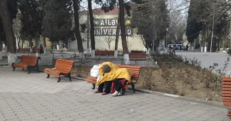 Küçələrdə yaşayan 11 yaşlı uşaq və anası bu qışı çıxara bilməyəcək FOTO