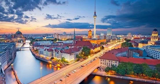 Qalmaqal: Rusiya hərbi attaşesi bu ölkədən qovuldu