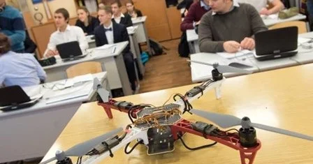 Bu ölkədə məktəblilərə dron yığmağı öyrədəcəklər