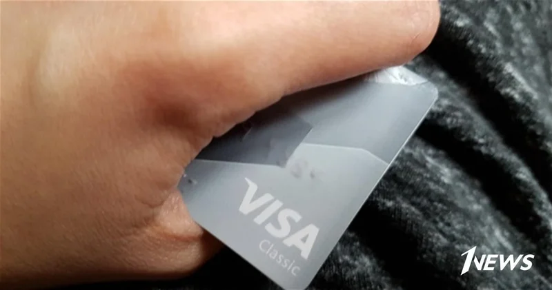 В Хырдалане из автомобиля похитили банковскую карту