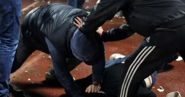 Массовая драка в бакинском ресторане: несколько мужчин избили тиктокера