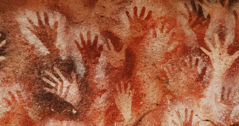 Qayada təsvir edilmiş əl izi məşhur elmi iddialardan birini təkzib etdi