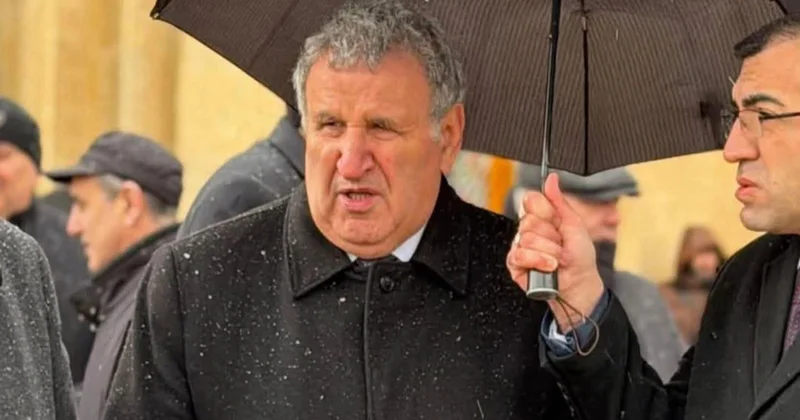 İsa Həbibbəylinin çətiri və təbiətə xəyanəti