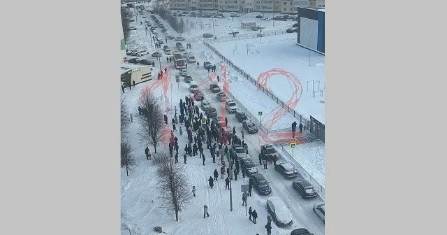 Подросток напал с ножом на сотрудницу лицея в российском городе ВИДЕО ФОТО