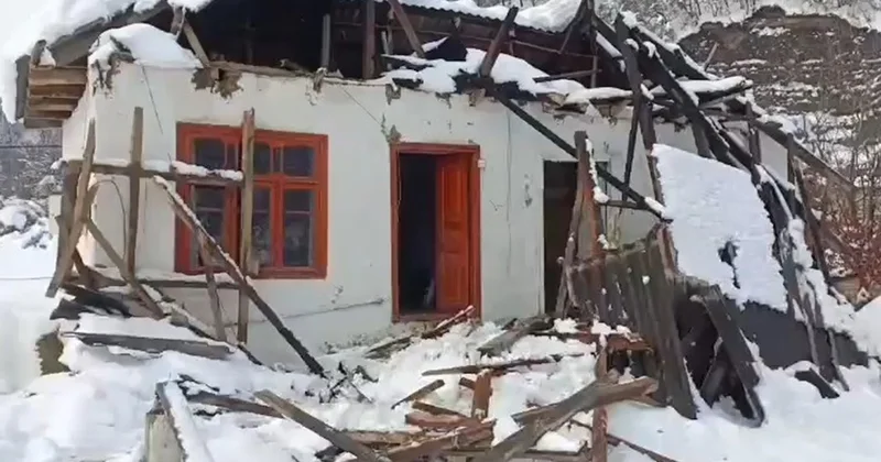 Güclü qar Lerikdə bir ailəni evsiz qoydu Video