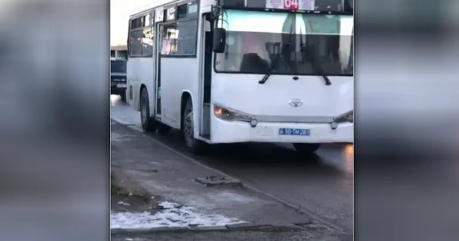 Avtobus xarab oldu, sərnişinlər soyuq havada yolda qaldı