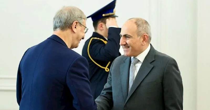 Paşinyan Koçaryanın keçmiş biznes ortağı ilə görüşdü