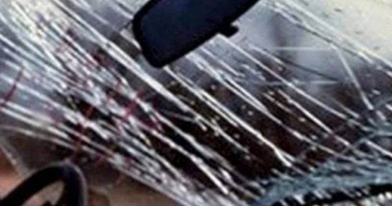 Buzlu yol qəzaya səbəb oldu 2 nəfər ağır xəsarət aldı