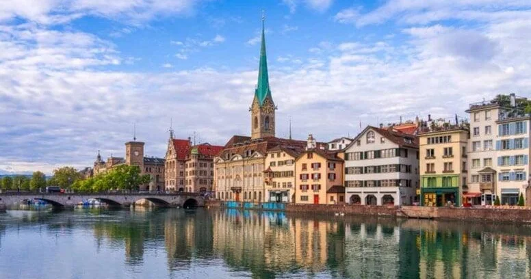 Bu Avropa ölkəsinin nə paytaxtı, nə də rəsmi dili var, amma saat kimi işləyir