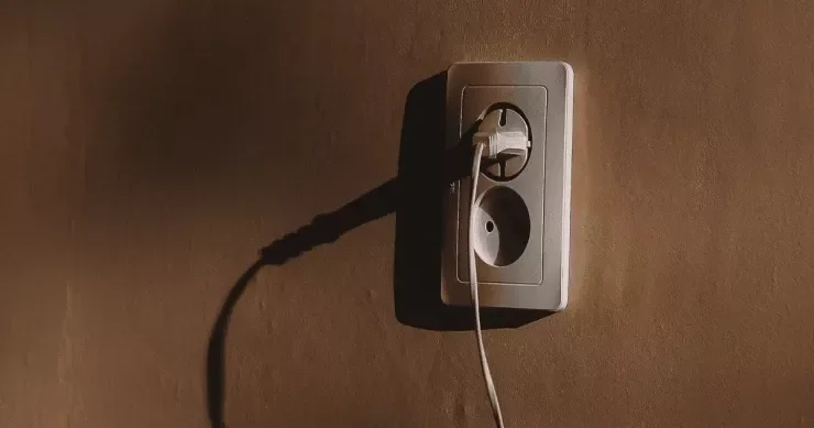 İşıq sönəndə texnikanı xilas edə biləcək 3 qayda