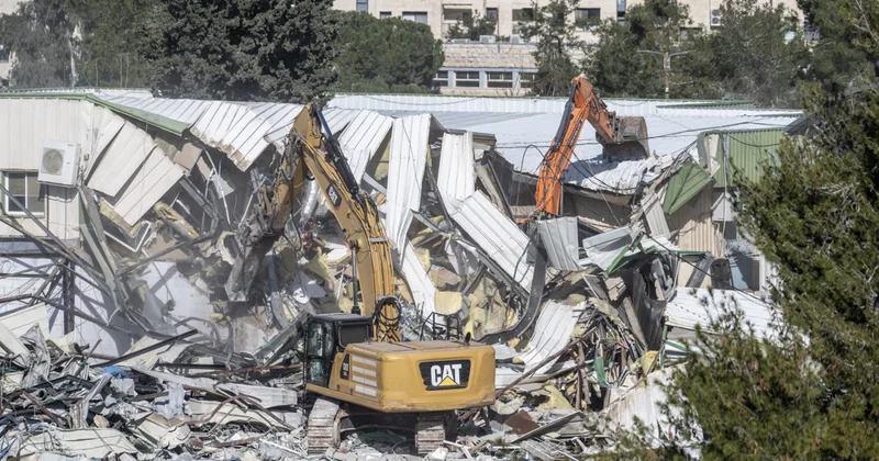 Израиль сносит бульдозерами ООН объектив