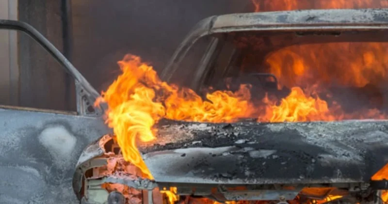 Mingəçevirdə maşın yandı FOTOLAR