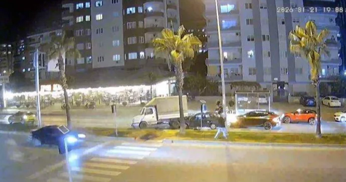 Piyadalara “zebra”da yol verən sürücü qəzaya səbəb oldu; 4 nəfər yaralandı VİDEO