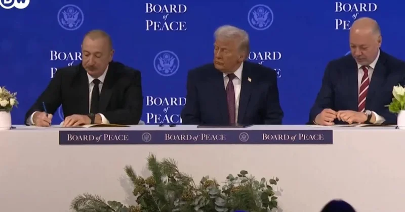 İlham Əliyev sənədi imzaladı