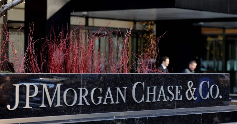 Tramp JPMorgan bankına qarşı beş milyard dollarlıq iddia qaldırıb