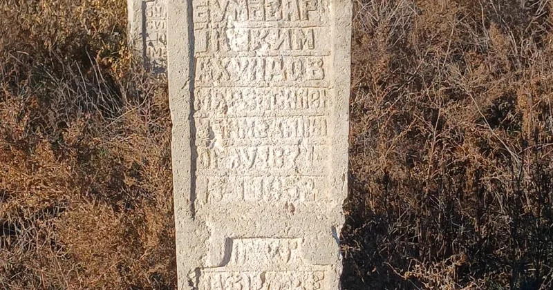 Səttarxanın əsgərlərinə tibbi yardım göstərmiş həkimin məzarı baxımsız qalıb FOTO