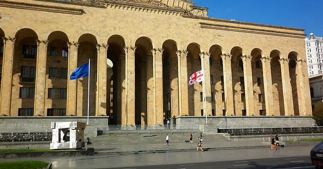 Gürcüstan növbədənkənar seçkilərə gedir? Açıqlama