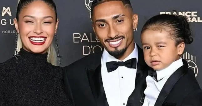 Rafinyadan həyat yoldaşına 60 min avroluq hədiyyə Şəkil