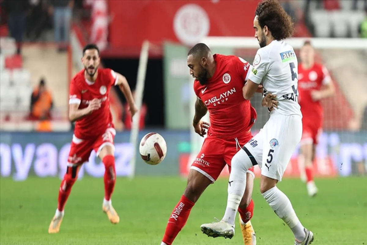 Super Liqa: “Sivasspor”dan heç heçə, “Antalyaspor”dan qələbə