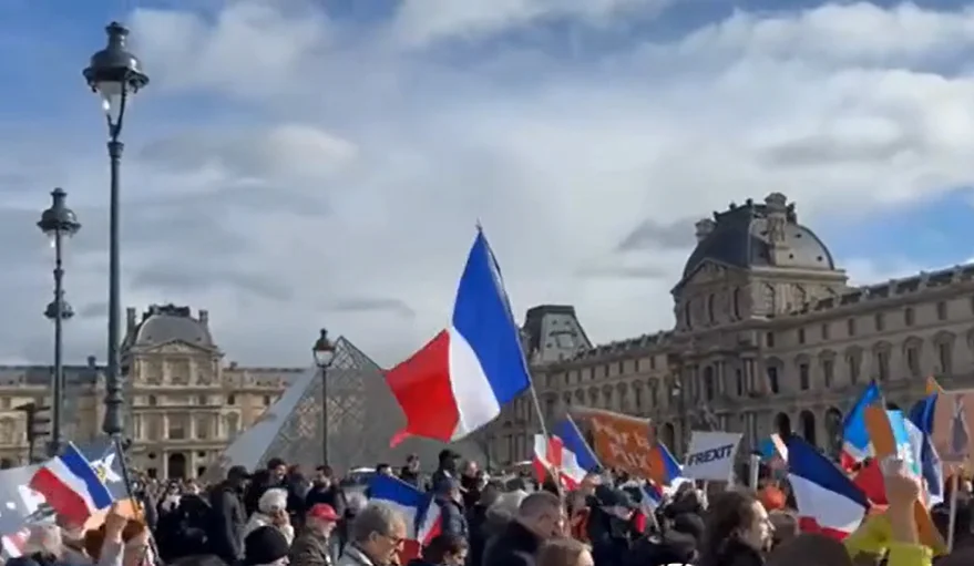 Parisdə VƏZİYYƏT GƏRGİNDİR: Aİ və NATO ya qarşı etirazlar keçirilir VİDEO