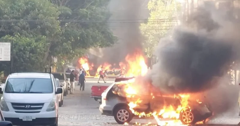 В Мексике начались беспорядки на фоне сообщений о ликвидации главаря наркокартеля