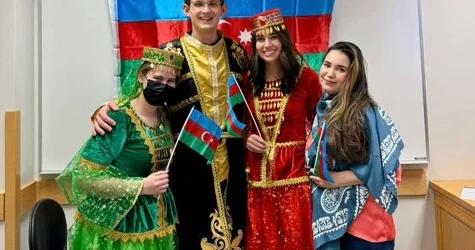 Amerikalı gənclər Azərbaycan dilini belə öyrənirlər Video