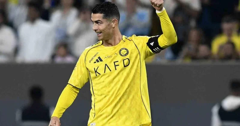 Ronaldo bunu da etdi: Hamı ondan DANIŞIR FOTOlar