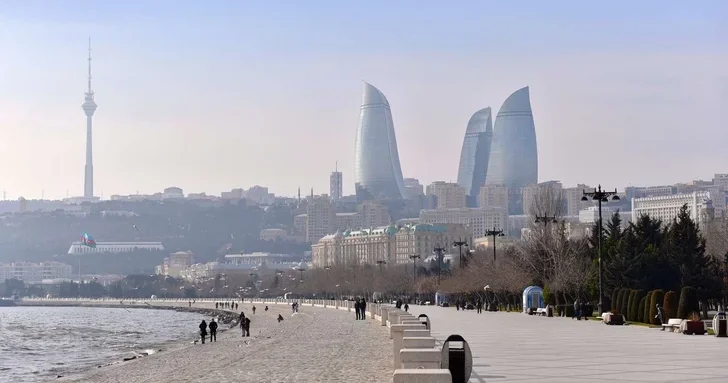 Прогноз погоды: переменная облачность и умеренный ветер в Баку и на Абшероне