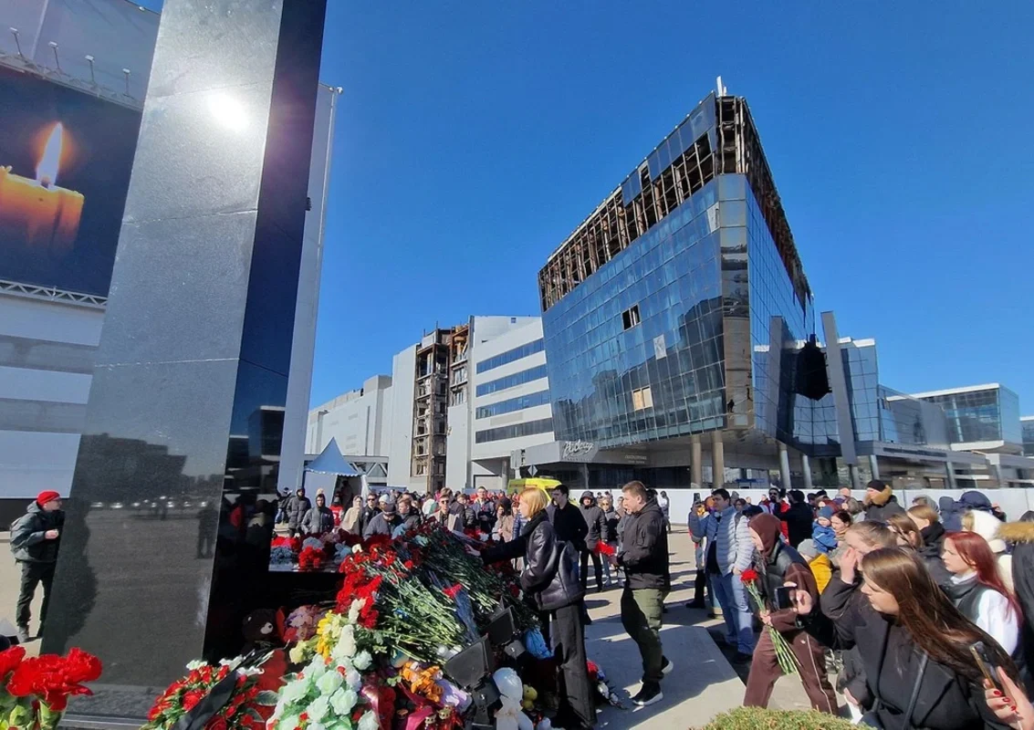 Crocus City Hall qurbanlarının xatirəsinə memorial abidə ucaldılıb