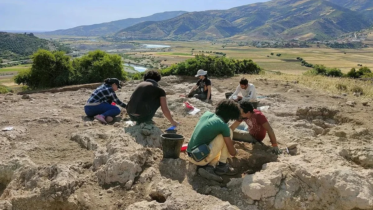 Alimlər ilk Tunc dövrünə aid kəndi aşkar ediblər