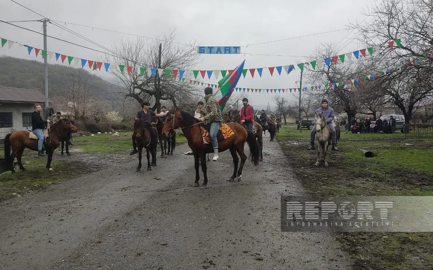 Qaxın Əmbərçay kəndində Novruz şənliklərində at yarışları keçirilib FOTOLAR